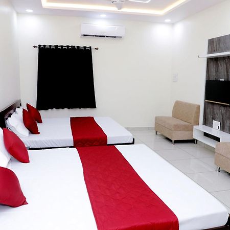 Hotel Jag Laxmi Palace Prime Location Main Road Near Mahakal Temple And Railway Station Ujjain Ngoại thất bức ảnh