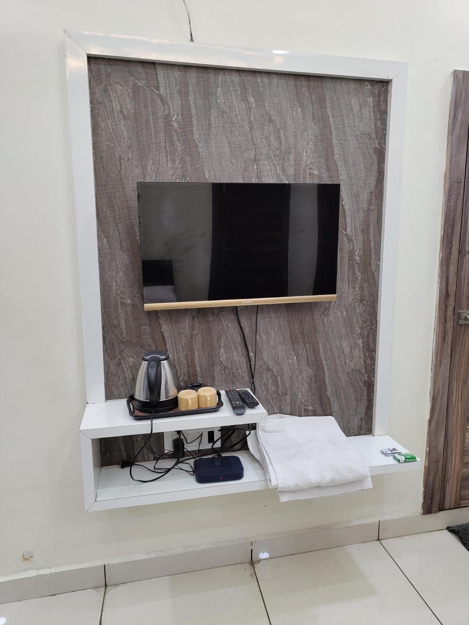 Hotel Jag Laxmi Palace Prime Location Main Road Near Mahakal Temple And Railway Station Ujjain Ngoại thất bức ảnh