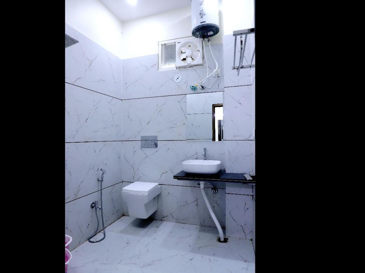 Hotel Jag Laxmi Palace Prime Location Main Road Near Mahakal Temple And Railway Station Ujjain Ngoại thất bức ảnh