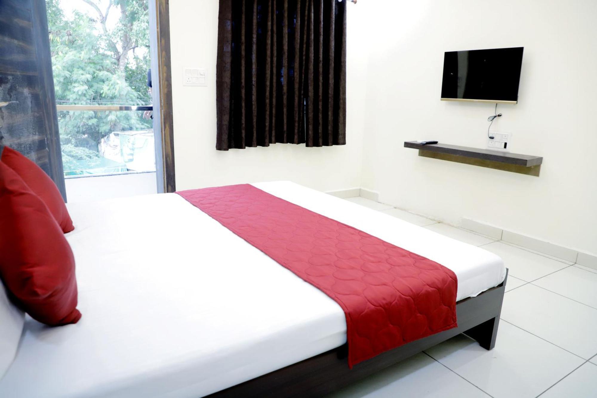 Hotel Jag Laxmi Palace Prime Location Main Road Near Mahakal Temple And Railway Station Ujjain Ngoại thất bức ảnh