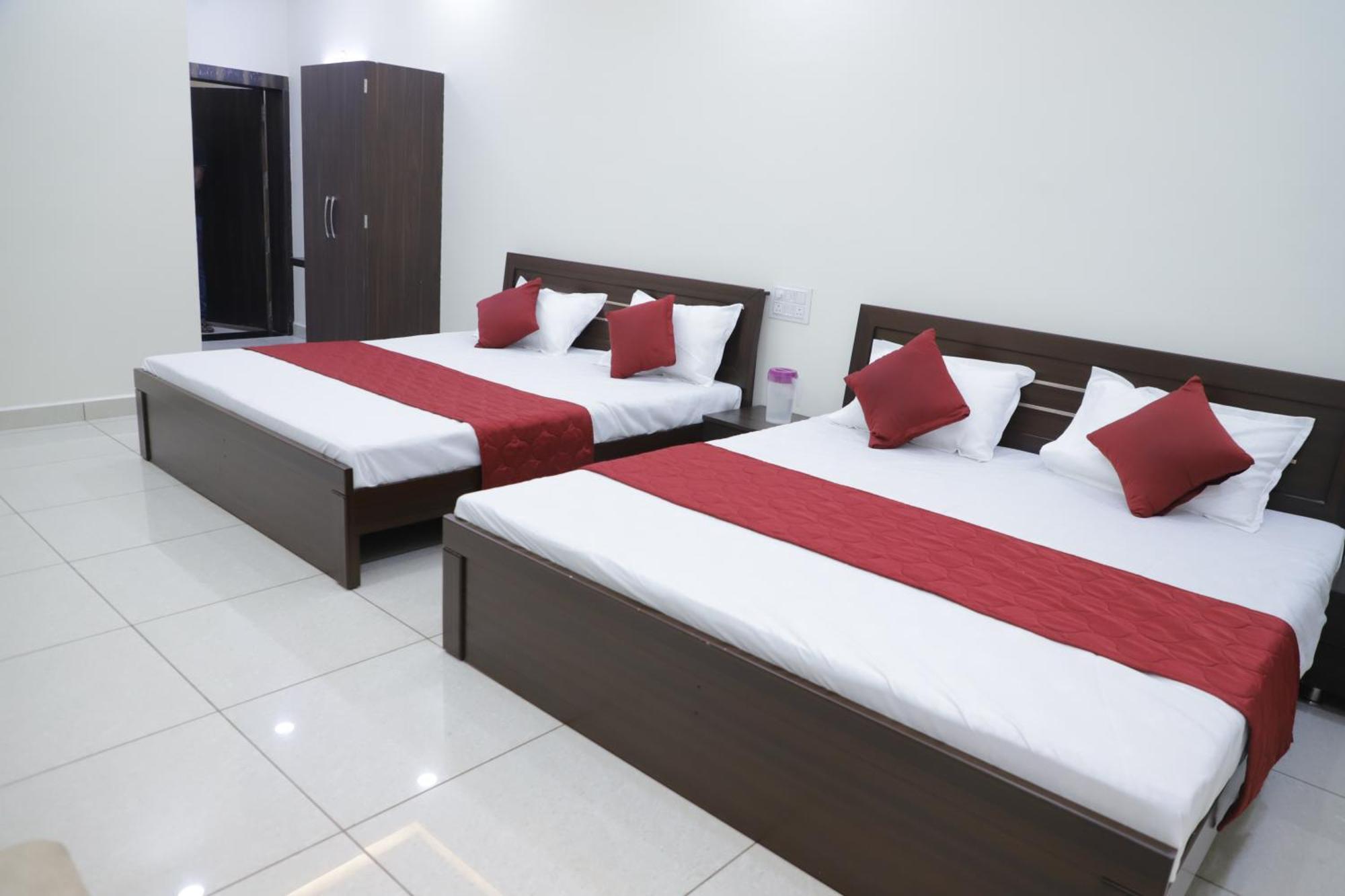 Hotel Jag Laxmi Palace Prime Location Main Road Near Mahakal Temple And Railway Station Ujjain Ngoại thất bức ảnh